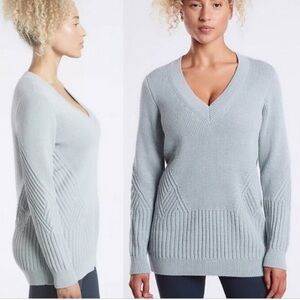ATHLETA Teton V -Neck Sweater in Voyage Grey Sz. XXS